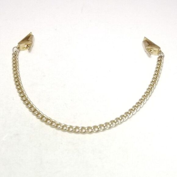 Vintage Sweater Clip, Wygonda November 5th Engraved Gold Tone, Retro Estate - Picture 3 of 6